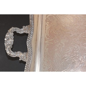 วินเทจ ว.ม. ถาดเสิร์ฟโรเจอร์สชุบเงิน ลายฉลุและขอบแกะสลักอย่างประณีต - Product Image 2