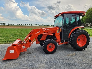 รถแทรกเตอร์ล้อแดง 4WD อเนกประสงค์สำหรับงานเกษตร พร้อมบุ้งกี๋หน้า - Product Image 5