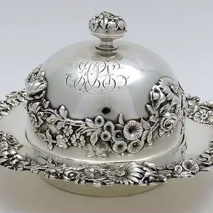 Plat de service de luxe au design unique avec couvercle pour la maison, l'hôtel, la vaisselle et les ustensiles de cuisine, plat de service pour aliments, couleur argent - Product Image 1