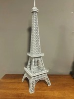 Tour Eiffel Paris en métal robuste, parfaite pour les cadeaux de mariage et les décorations vintage, disponible en vrac auprès d'un fournisseur indien.