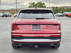 โปรโมชั่น (W&T) รถยนต์มือสอง Audi Q5 Premium 4 ประตู SUV ขับเคลื่อน 4 ล้อ ปี 2025 (เครื่องยนต์ 2.0 ลิตร 4 สูบ เทอร์โบ 7AM) สีแดงเกรนาดีน รถ SUV มือสอง - Product Image 3