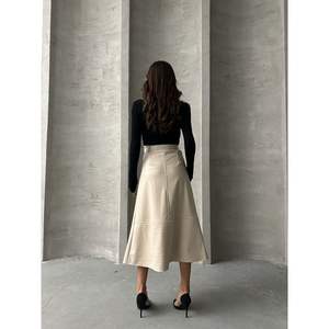 Faldas para Mujer con Cinturones de Cuero, Colección al por Mayor - Product Image 1