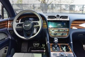 รถ SUV CROSSOVER AWD ปี 2021 เครื่องยนต์ V8 สภาพเหมือนใหม่ สะอาดมาก มือสอง - Product Image 4