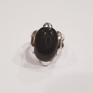 แหวนพลอยออนิกซ์สีดำธรรมชาติสำหรับผู้หญิงจาก Shah Gems แหวนเงินแท้ 925 ประดับพลอยแบบฝังขอบ  ปรับขนาดได้ เหมาะสำหรับเป็นของขวัญ - Product Image 1