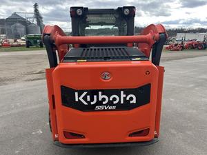 Chargeuse compacte Kubota SSV65 2024-Puissance compacte, levage vertical et performance à usage intensif - Product Image 2