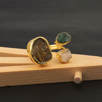 Bagues en pierres précieuses brutes faites à la main, bijoux classiques et tendance, en laiton plaqué or, avec turquoise ronde fantaisie, ajustables, pour femme, sertissage collet, cadeau