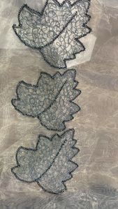 Tissu en dentelle brodée florale colorée vibrante et détaillée avec des motifs complexes, parfait pour la mode haut de gamme - Product Image 3