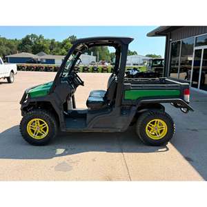 Vehículo de trabajo XUV835 Gator de servicio pesado 4WD Crossover UTV con capacidad de remolque de 4000 LB y caja de carga durad - Product Image 1
