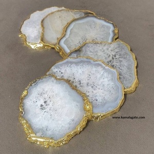 Posavasos de rebanadas de ágata púrpura con bordes galvanizados dorados Decoración de mesa de piedras preciosas con adorno dorado - Product Image 4