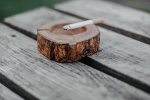 Cenicero de Madera de Diseño Hecho a Mano |   Cenicero de Madera Maciza de Primera Calidad, Duradero y Ecológico para Cigarrillos y Puros - Product Image 3