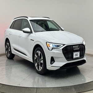 Alerte Offre Exceptionnelle! Audi e-tron Premium Plus 2022 d'occasion, super propre, moteur électrique, transmission intégrale quattro, automatique, blanc, SUV de luxe - Product Image 1