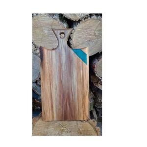 Planche à fromage en résine personnalisée avec pièce de conception de trou de poignée de rivière en résine avec vente - Product Image 1