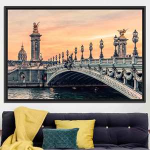 Impression sur toile du Pont Alexandre III : Art mural vue sur la rivière de Paris, toile encadrée noire - Product Image 1