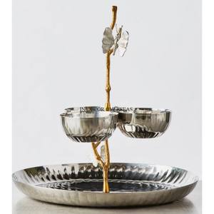 Cuencos modernos de textura martillada pulida brillante con acabado de color plateado de 3 compartimentos con diseño de flores y hojas chapadas en oro - Product Image 5