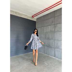 Robe en mousseline à imprimé floral avec col chemise à motif châle, détails boutonnés et accent en dentelle à la taille naturelle - Product Image 2