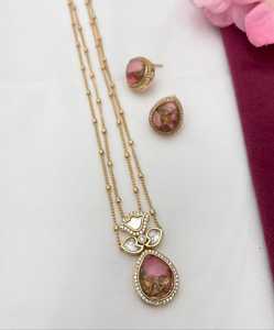 Ensembles de pendentifs de créateur anti-ternissement avec boucles d'oreilles pour filles et femmes finition de haute qualité, idéaux pour les vêtements quotidiens et de bureau - Product Image 5