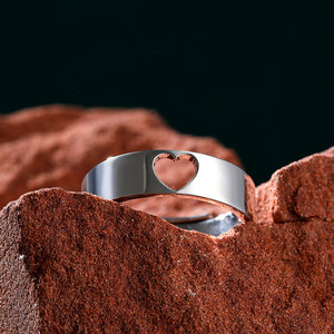 แหวนเงินสเตอร์ลิงดีไซน์รูปหัวใจปรับขนาดได้สำหรับผู้ชาย Jeulia Vows of Love - Product Image 4