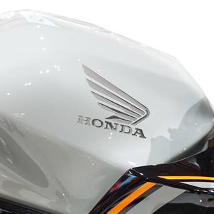 Coppia di Adesivi 3D per Moto Logo con Ali Cromate Emblemi Compatibili con Moto Honda - Product Image 2