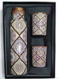 Bouteille d'eau enduite mate en cuivre imprimé la plus vendue Bienfaits pour la santé Boissons fabriquées par Aaliyan impex - Product Image 2