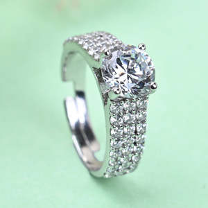 Anillo llamativo de platino con diamante o topacio de corte ovalado y banda ajustable - Product Image 2