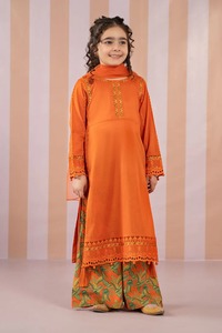 Tenue de fille pakistanaise chic avec robe ouverte sur le devant brodée et robe intérieure pour un look de fête élégant - Product Image 2