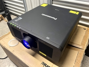 PT-RCQ80B <b>Projector</b> Bundlees ET-DLE170 8000lm 299Hrs - Product Image 3