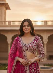 Fourniture directe d'usine Filet papillon élégant brodé Lehenga Choli avec doublure en satin doux disponible pour le prix d'exportation - Product Image 4