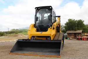 Chargeuse compacte hydraulique Caterpillar, modèle 2022, capacité de charge nominale de 4 tonnes, moteur Caterpillar, à vendre - Product Image 2