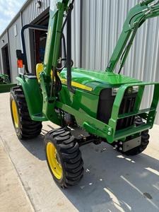 รถไถเดินตาม John Deere รุ่น 3032E ขับเคลื่อน 4 ล้อ เครื่องยนต์ดีเซล 35 แรงม้า 540 PTO ระบบข้อต่อ 3 จุด ปั๊มและเกียร์  พร้อมที่ตักด้านหน้าแบบถอดเร็ว - Product Image 4