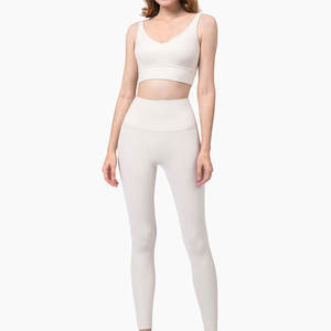 Ensemble de yoga fitness pour femmes, tendance, prix raisonnable, haute qualité, respirant, confortable, sans couture, 2 pièces, logo/couleur personnalisés - Product Image 1