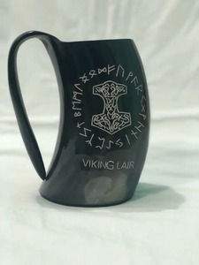 100% tasse de corne de vin Viking de haute qualité Top tendance Europe-Style sculpté corne à boire Tankard Buffalo Ox corne tasse avec Base en MDF - Product Image 6