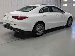 Mercedes-Benz CLA 250 AWD 4MATIC Coupé d'occasion 2025, moteur 2.0L Turbo 4 cylindres en ligne hybride léger de 221 ch - Product Image 3