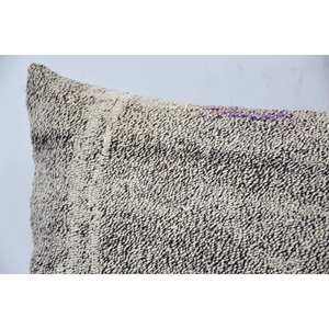 Almohada de lana gris con patrón de rayas sutiles de 12x48 pulgadas tejida en estilo Kantha Vintage bordado con diseño tejido intrincado - Product Image 2