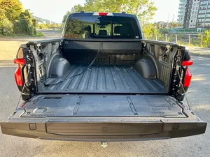 F-150 Lightning Standard Range 98 kWh XIV d'occasion 2022, faible kilométrage, automatique, toit ouvrant panoramique, feux LED, feux diurnes LED, 6 places - Product Image 2