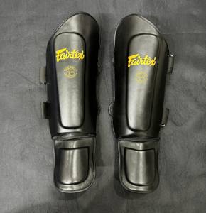 Espinilleras Ligeras para Jóvenes para Muay Thai, Boxeo, Kickboxing, Karate, MMA, Equipo de Protección de Cuero con Logotipo Personalizado - Product Image 1