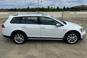 Golff Alltrack SE 2017, boîte manuelle 6 vitesses, moteur 4 cylindres turbo, transmission intégrale - Product Image 3
