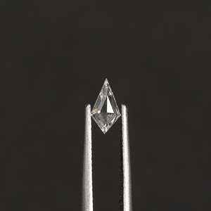 0,75 CT Forma de cometa Color blanco Laboratorio Creado Diamante IGI Certificado para joyería especial Mejora su anillo - Product Image 1