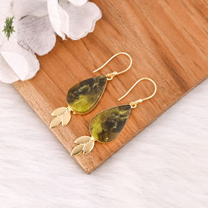 Pendientes de Latón Bohemios Chapados en Oro con Ópalo Verde, Joyería Étnica Hecha a Mano, Pendientes de Latón de Alta Calidad - Product Image 3