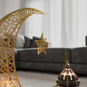 Magnifiques pièces métalliques lune et étoile Ramadan Kareem créent une entrée accueillante pour les invités, parfaites pour la décoration de la salle de prière. - Product Image 3