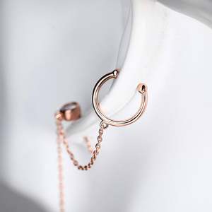 ต่างหูแบบหนีบหูทรงไม่สมมาตร เจลิยา ชุบทองคำขาว ประดับมุกและเพชร - Product Image 3