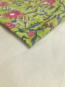 Tela de Algodón Estampada a Mano con Diseño Floral Verde |   Textil Botánico Tradicional de la India - Product Image 4