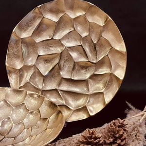 <b>Round</b> Shape Cast Aluminum Serving <b>Tray</b> For Decorative Tableware Collection Showcasing Traditional Metal Art And Modern Utility - Product Image 1