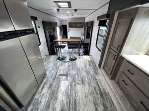 Roulotte de camping tout-terrain d'occasion 2020 Keystone Sprinter L-i-m-i-t-e-d 3610F-W-F-K-S Standard - Product Image 3