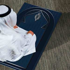 Tapis de prière bleu marine : Décoration spirituelle islamique pour la maison, tapis imprimé, tapis fin non tissé - Product Image 5