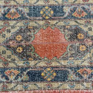 Alfombra Turca de 2.1x12.6 pies, Alfombra Vintage de Lana con Borde Azul - Product Image 5