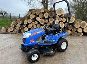 รถแทรกเตอร์ฟาร์มขนาดเล็ก TXG237 Iseki พร้อมตัวโหลดที่ต่ออย่างรวดเร็วและถัง22HP 4WD เครื่องยนต์ดีเซล540 PTO 3 POINT Hitch - Product Image 6