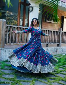 Vêtements de fête indiens Long Anarkali pour femmes Disponible au prix du fabricant 2024 - Product Image 2