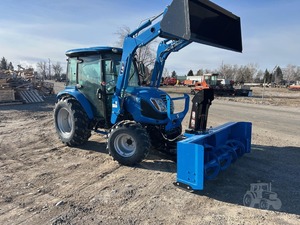 Tracteur agricole compact MT357 avec chargeur frontal et lame à neige LS MT573 - Product Image 5