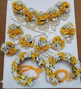 Conjunto Dulhaniya personalizable de diseñador, conjunto de joyería nupcial Floral rosa y amarillo, flores artificiales hechas a mano con joyería de cadena de perlas - Product Image 2