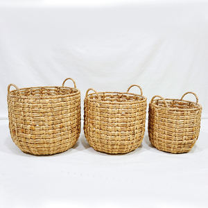 Juego de Cestas de Almacenamiento Minimalistas Multifuncionales de Jacinto de Agua Tejidas a Mano con Asas (3 piezas) de Artex Dong Thap - Product Image 1